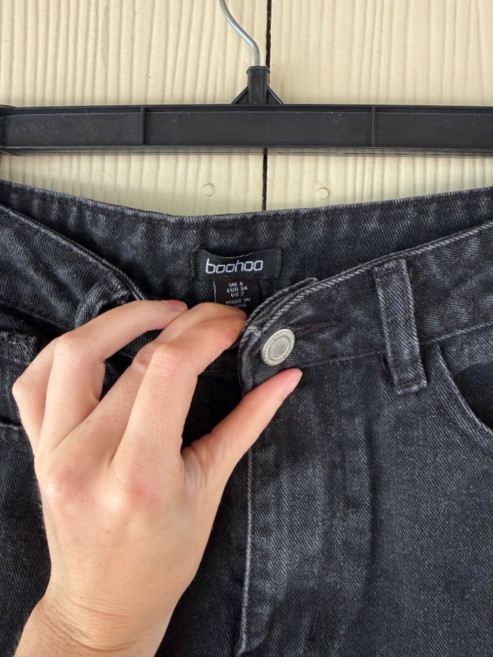 Boohoo High Rise Black Wash Jeans - Picture 2 of 4